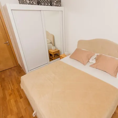 Lux City With Parking Apartment *