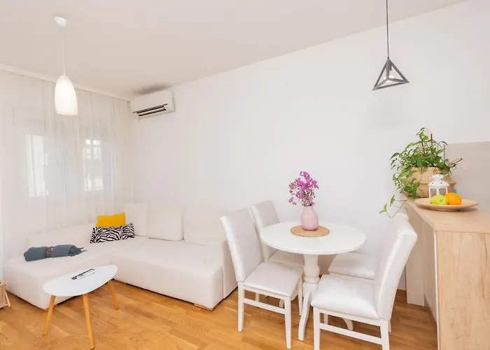 Lux City With Parking Apartment *