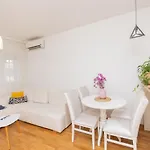 Lux City With Parking Apartament *